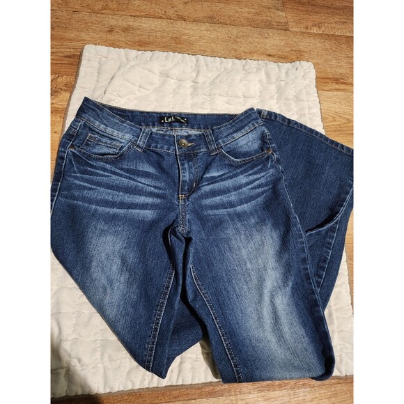 LEI Sophia Hipster Flare Distressed Jeans Size 3 - Picture 1 of 9